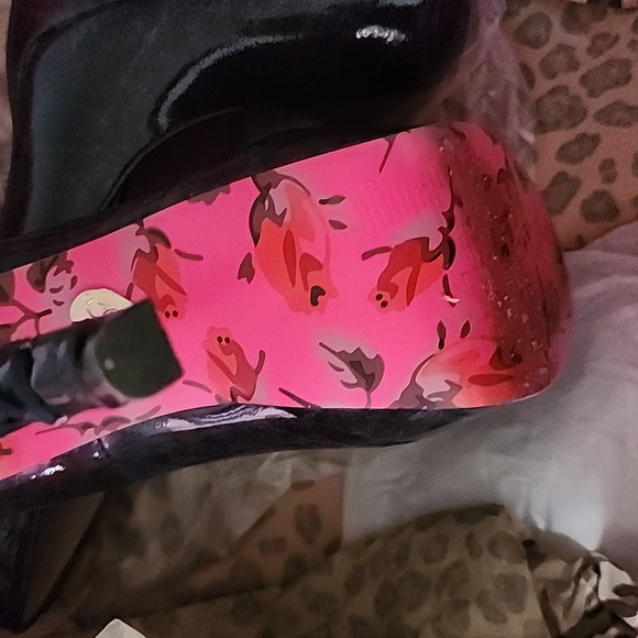 Elegant Black Stiletto Heels - Picture 2 of 4